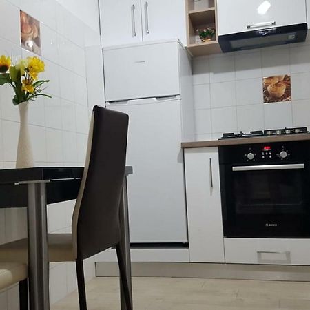 Tina Apartament 2 Κραϊόβα Εξωτερικό φωτογραφία