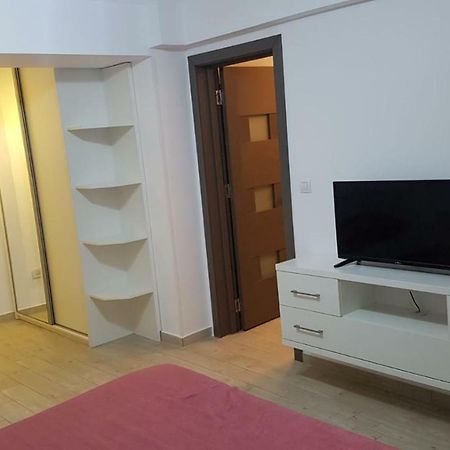 Tina Apartament 2 Κραϊόβα Εξωτερικό φωτογραφία