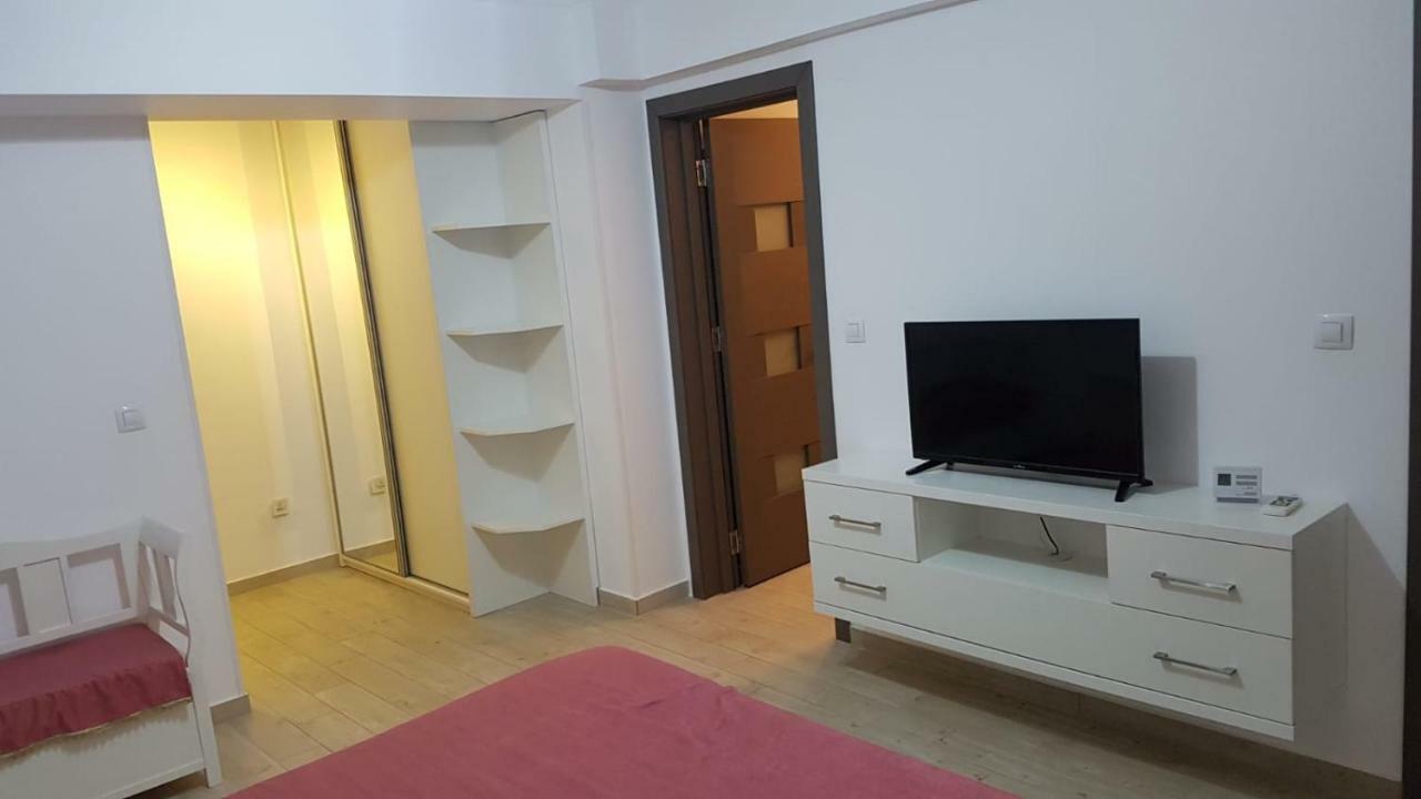 Tina Apartament 2 Κραϊόβα Εξωτερικό φωτογραφία